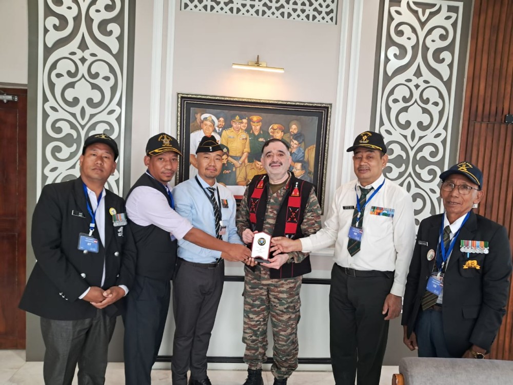 Members of Ex-Servicemen League Nagaland with Lieutenant General Abhijit S Pendharkar, GOC, 3 Corps, at Rangapahar Military Station during their meeting on October 3. (Photo Courtesy: ESMLN)